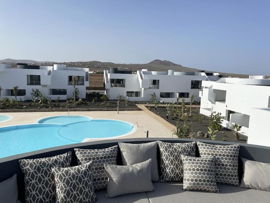 Ad Apartment